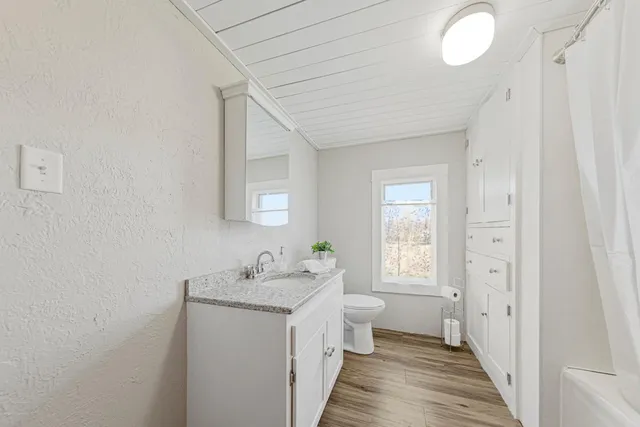 $425,000 | 55570 Highway 56, West Concord, MN 55985