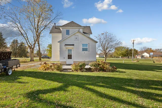 $425,000 | 55570 Highway 56, West Concord, MN 55985