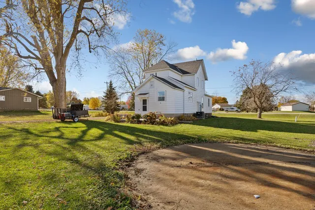 $425,000 | 55570 Highway 56, West Concord, MN 55985