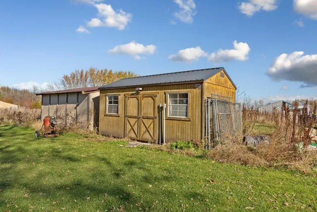 $425,000 | 55570 Highway 56, West Concord, MN 55985