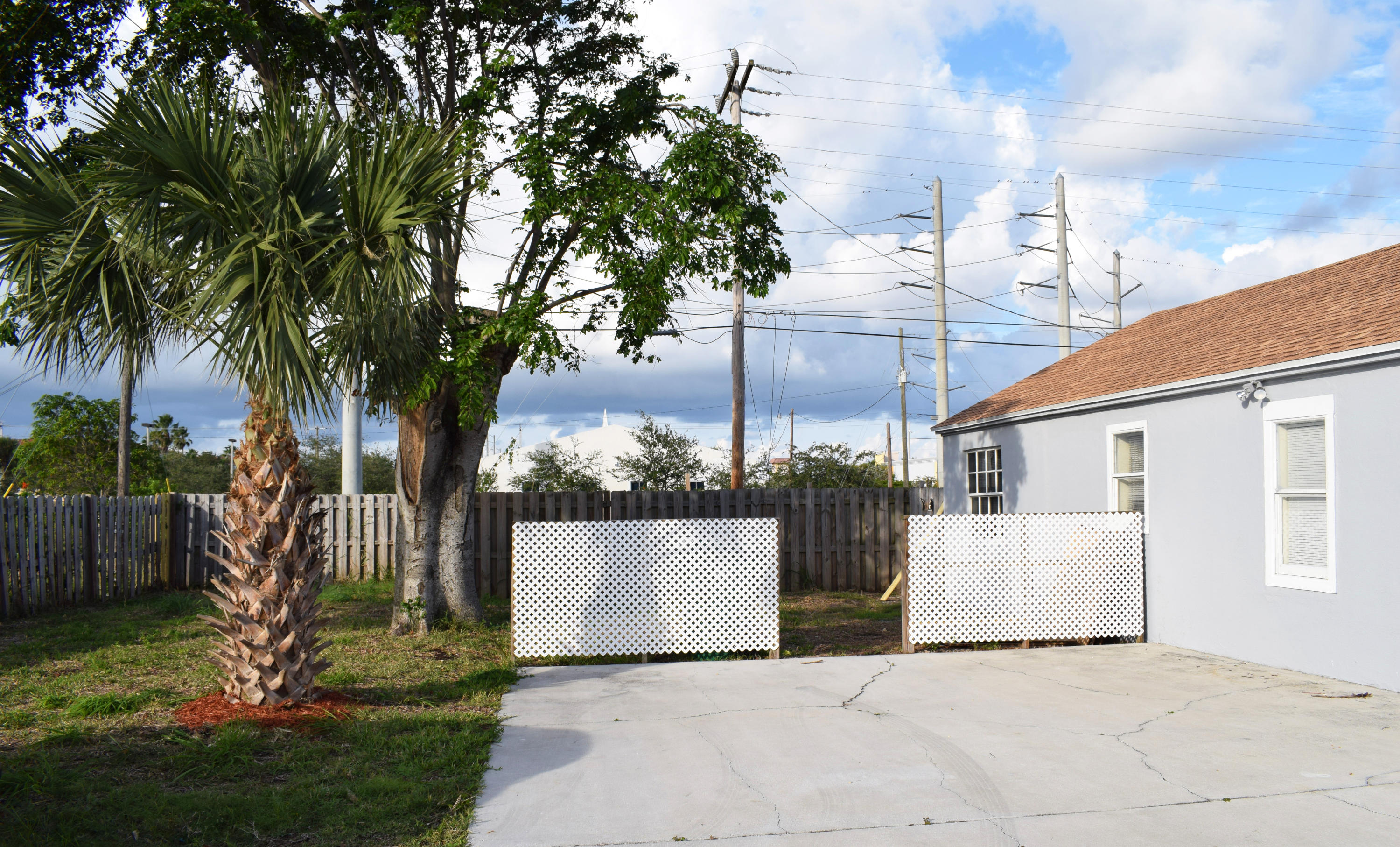 182 West 18th Street Riviera Beach, FL 33404 - Photo 2 of 12 4