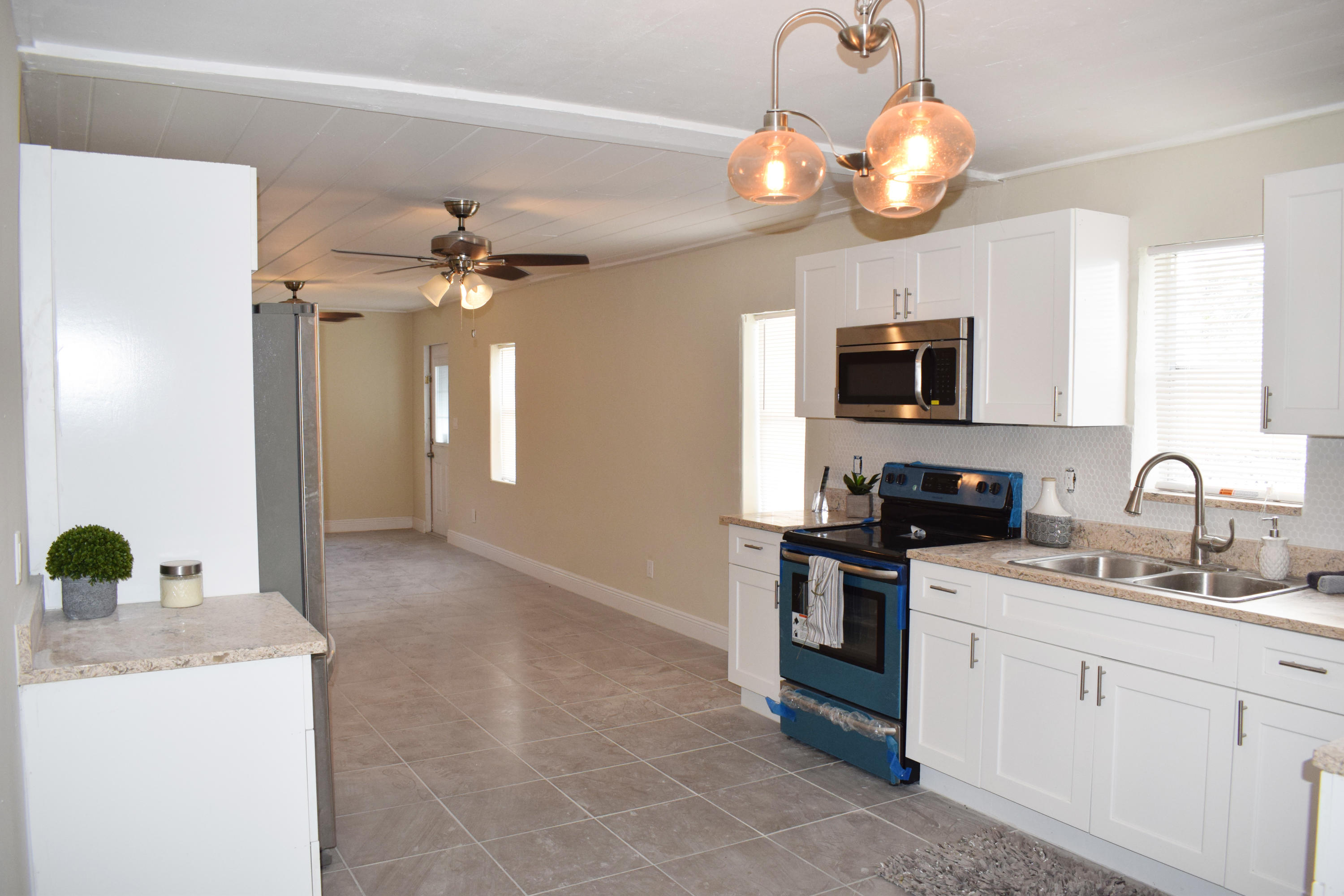 182 West 18th Street Riviera Beach, FL 33404 - Photo 7 of 12 6