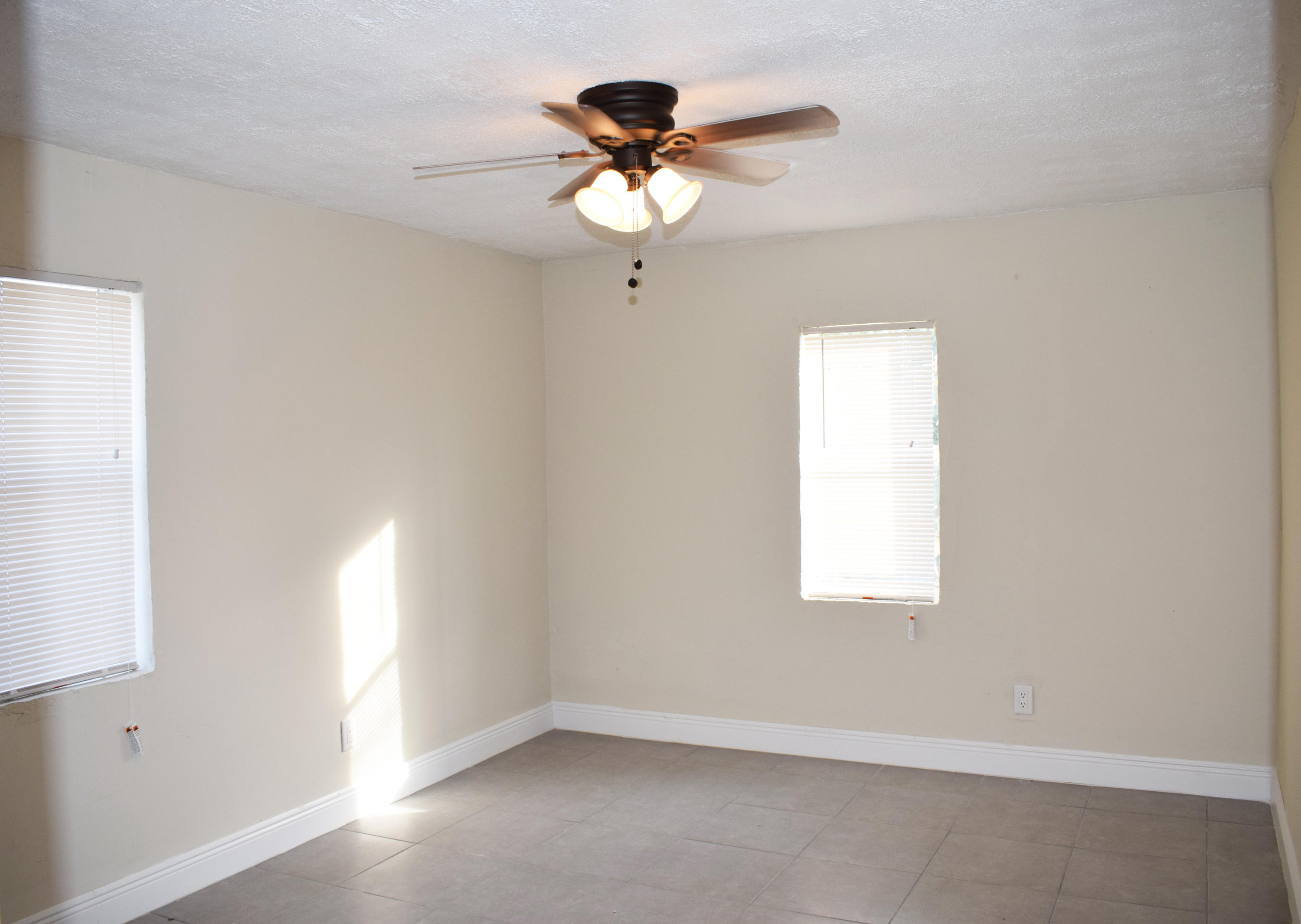 182 West 18th Street Riviera Beach, FL 33404 - Photo 8 of 12 10