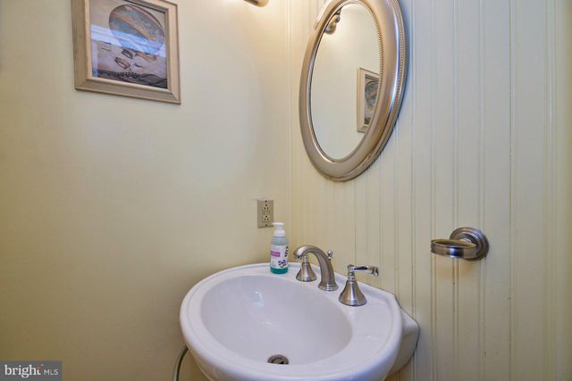 $1,360,000 | 601 North View Terrace, Alexandria, VA 22301