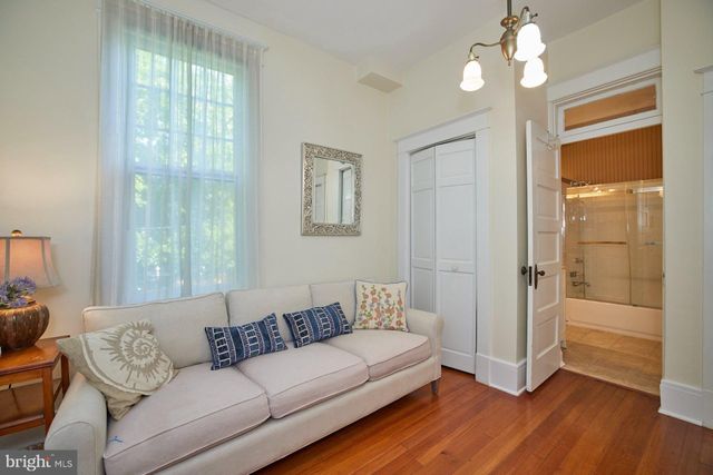 $1,360,000 | 601 North View Terrace, Alexandria, VA 22301