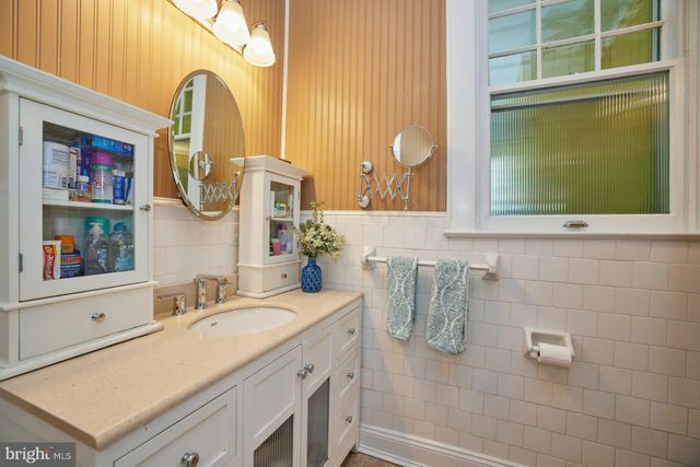 $1,360,000 | 601 North View Terrace, Alexandria, VA 22301