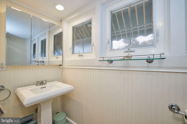 $1,360,000 | 601 North View Terrace, Alexandria, VA 22301