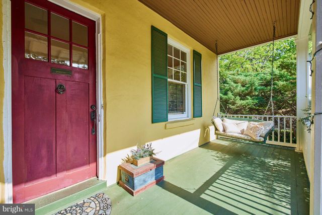 $1,360,000 | 601 North View Terrace, Alexandria, VA 22301