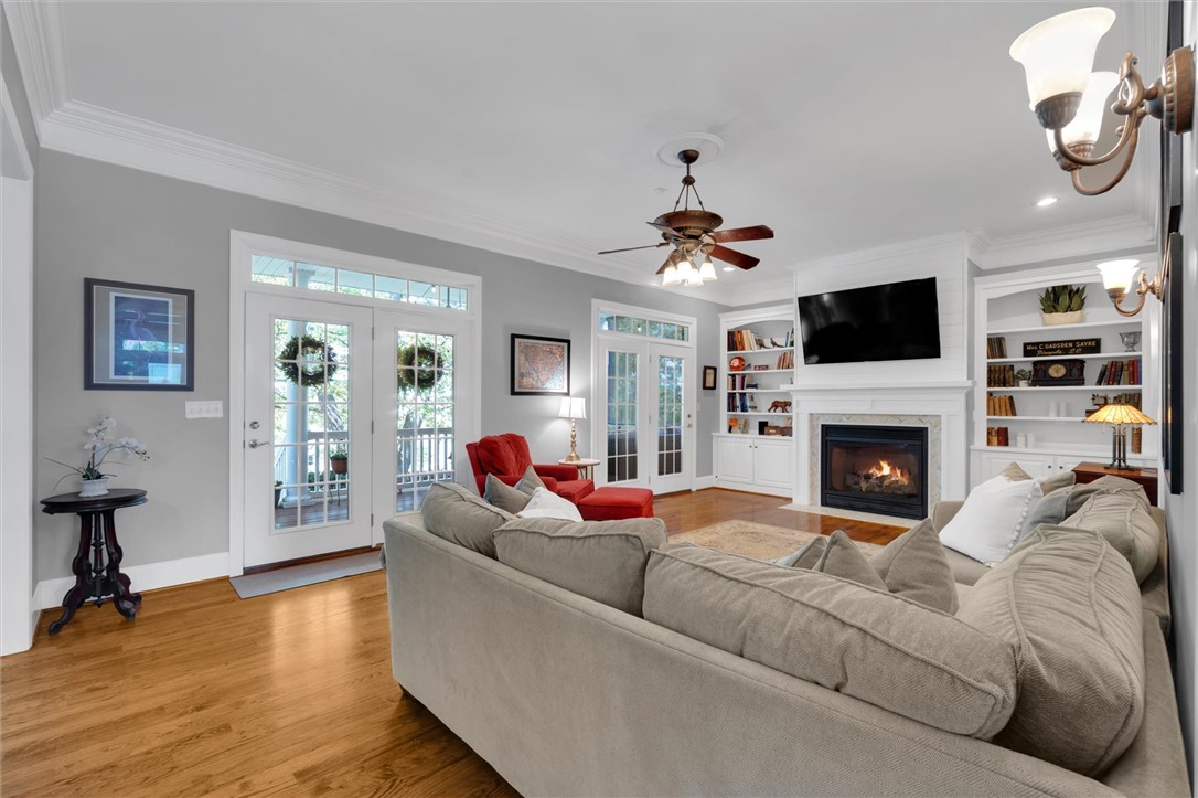 140 Parkside Drive Anderson, SC 29621 - Photo 4 of 45 Bright and Airy Family Room