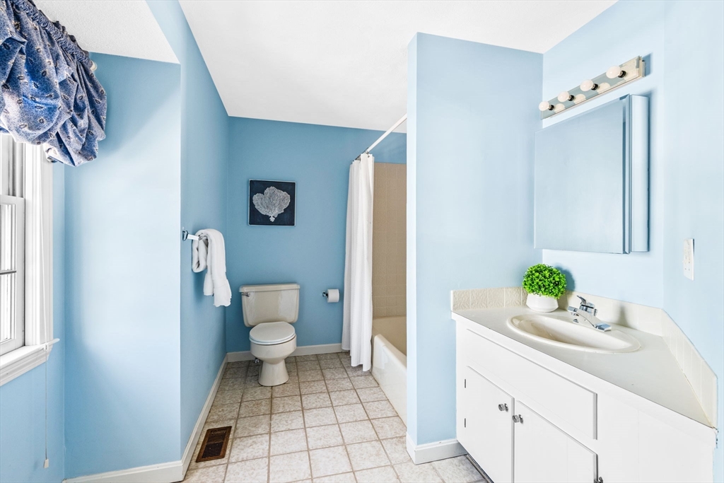 60 Elm Street, Unit 60 Marblehead, MA 01945 - Photo 22 of 32