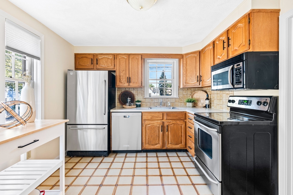 60 Elm Street, Unit 60 Marblehead, MA 01945 - Photo 8 of 32