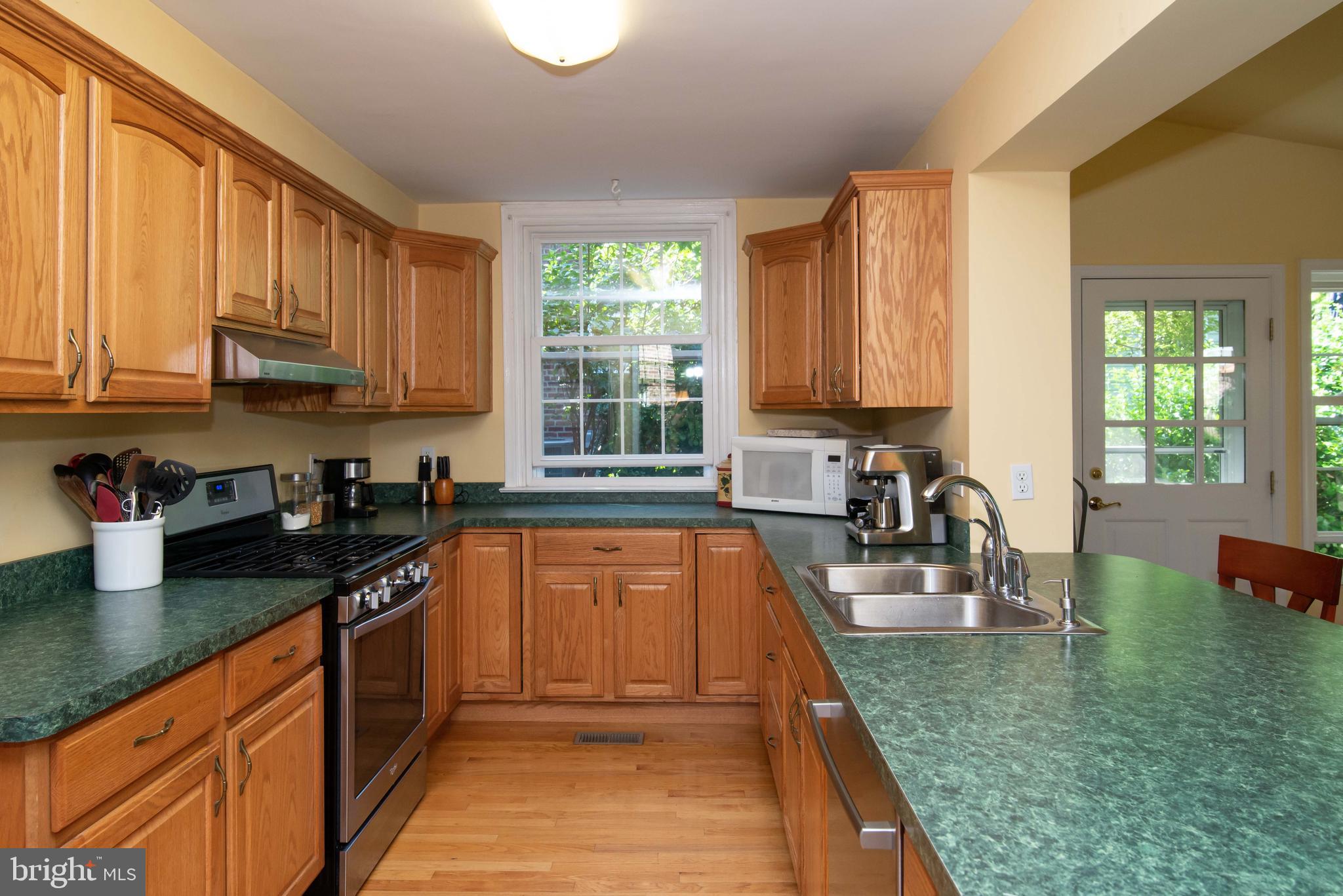 1736 Ridgeway Road Havertown, PA 19083 - Photo 20 of 48 Large country kitchen with gas cooking