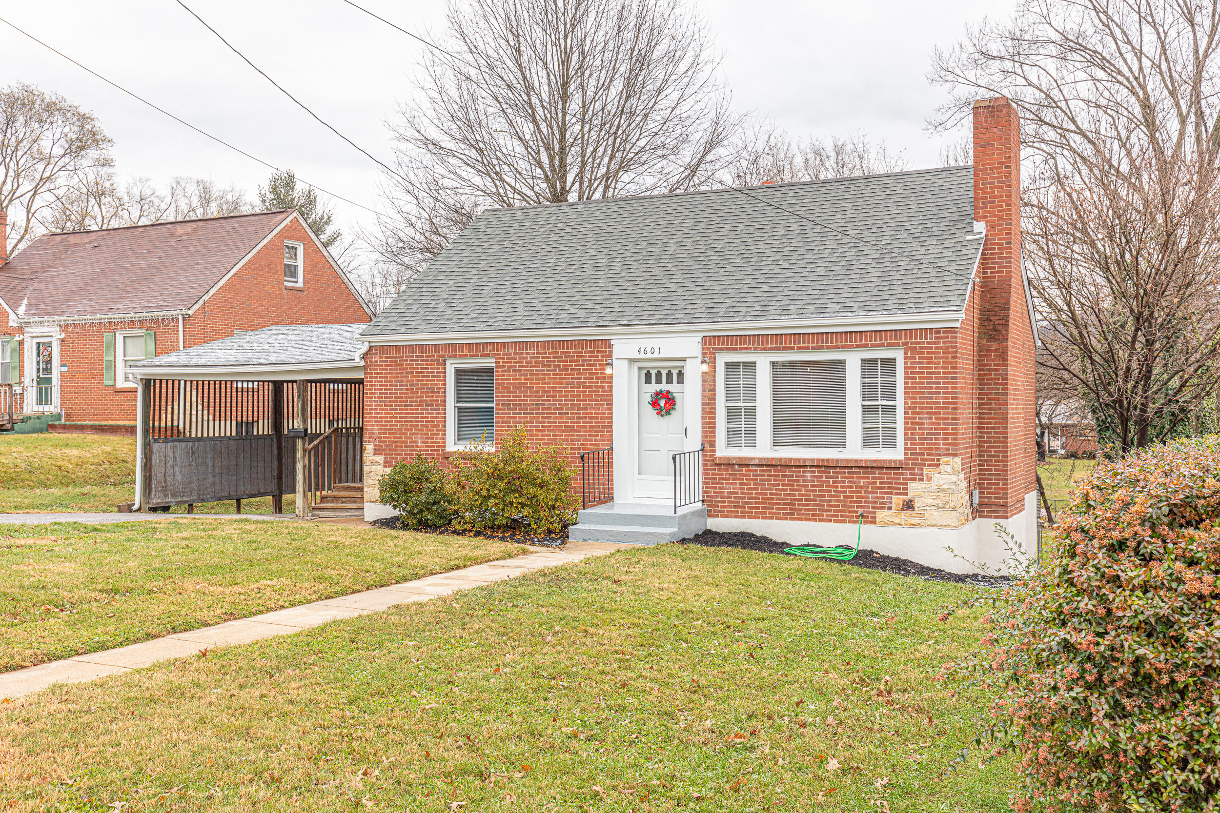 4601 Hazelridge Road Northwest Roanoke, VA 24012 - Photo 1 of 42 Home view