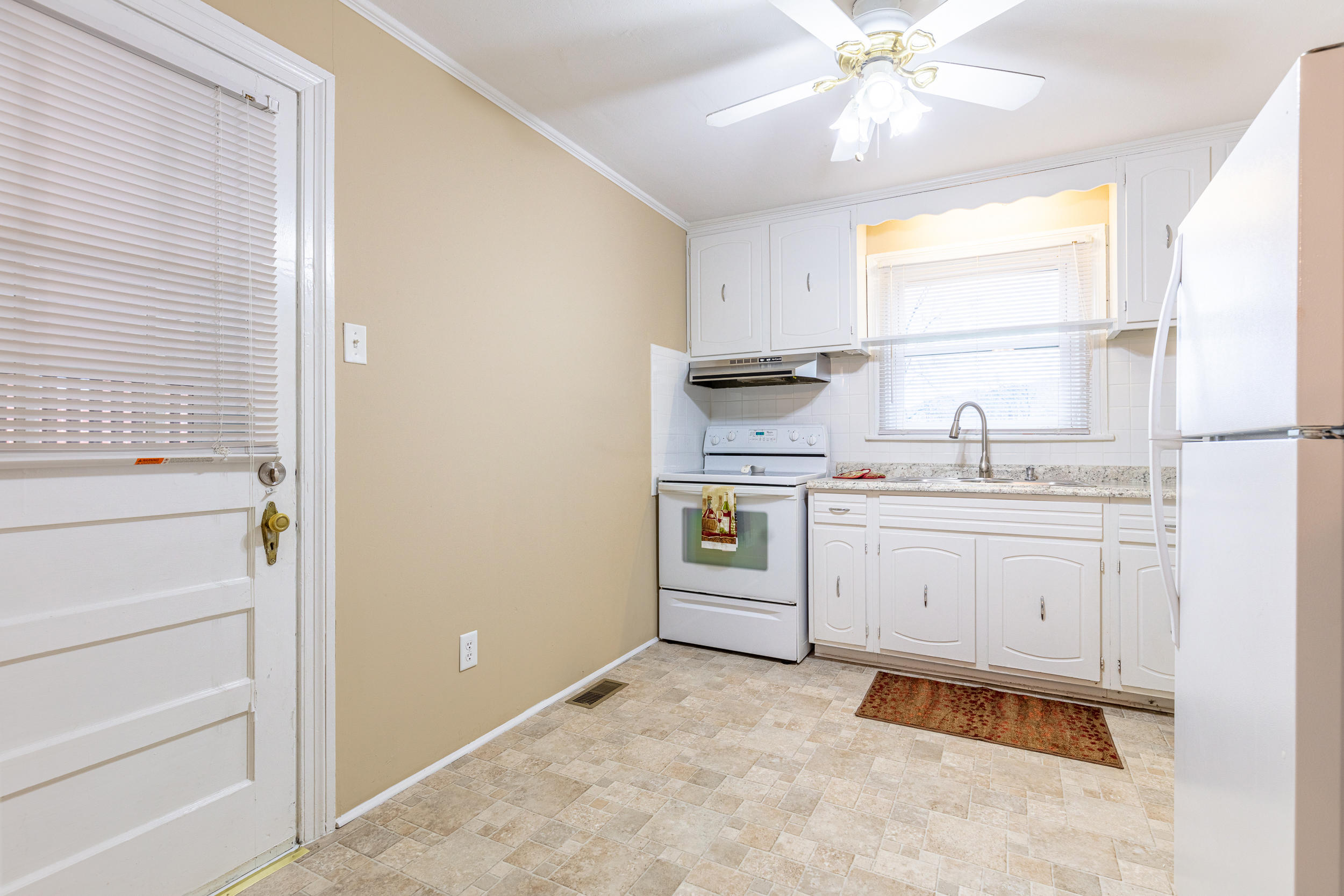 4601 Hazelridge Road Northwest Roanoke, VA 24012 - Photo 11 of 42 Kitchen