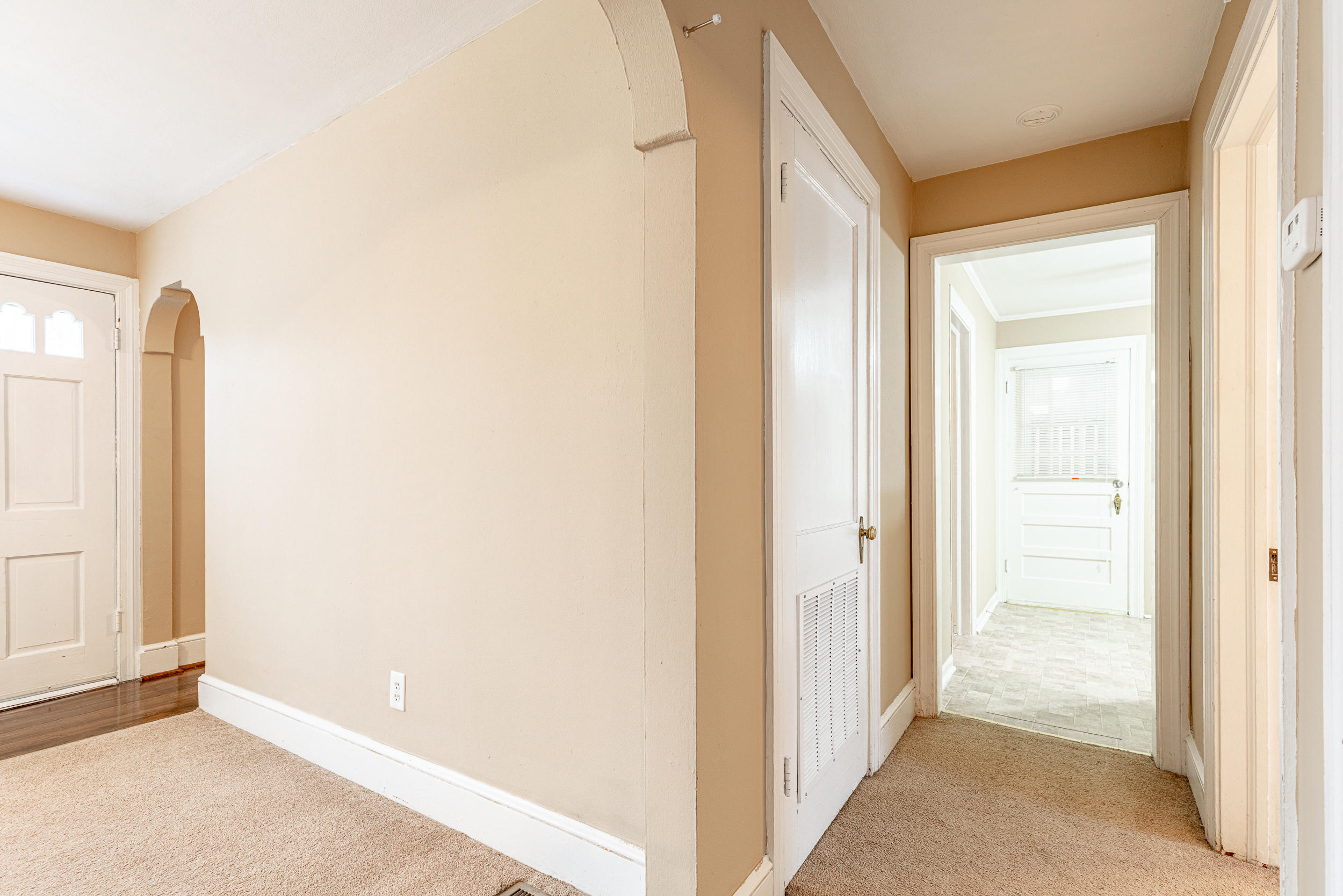 4601 Hazelridge Road Northwest Roanoke, VA 24012 - Photo 20 of 42 Entry /Hallway