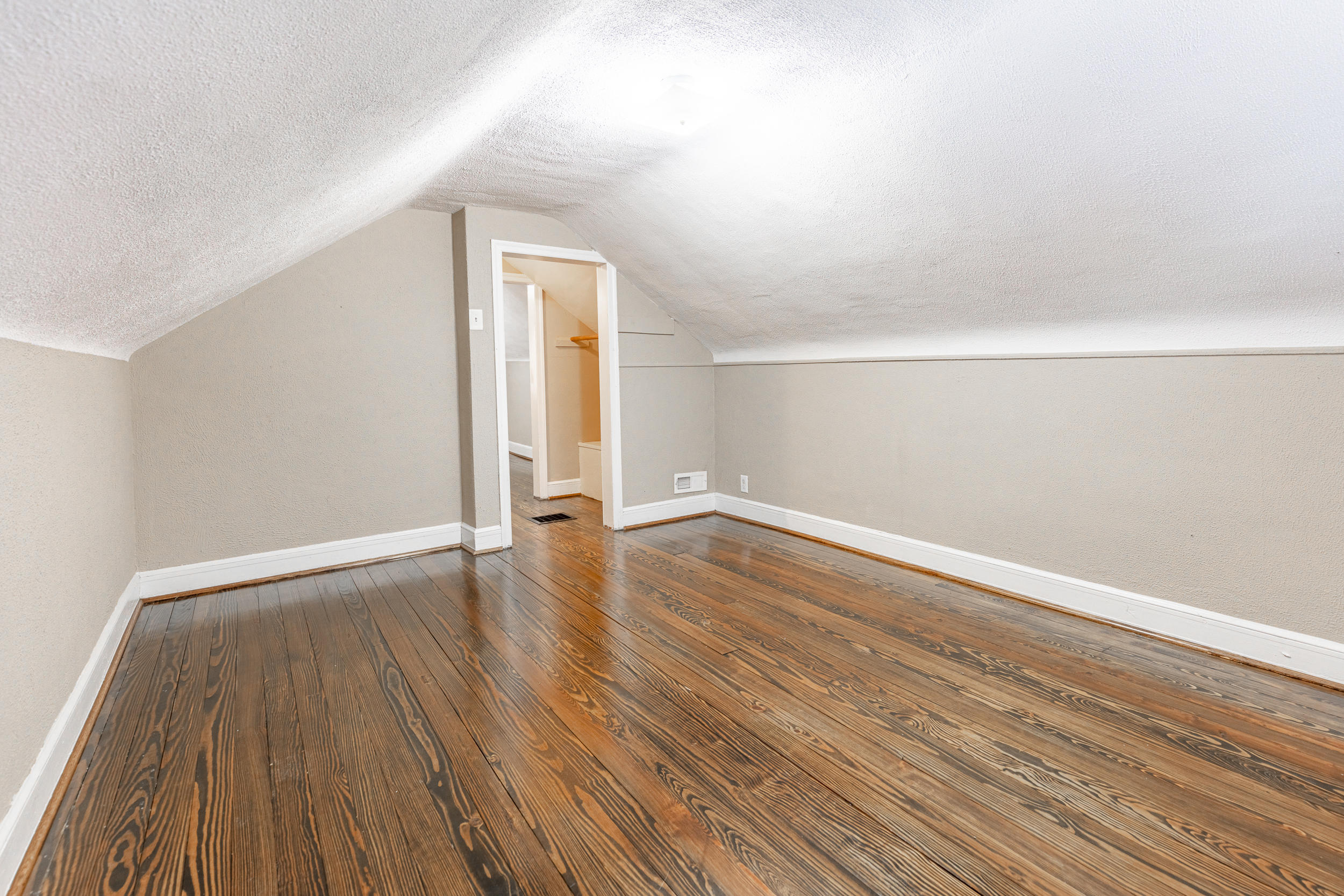 4601 Hazelridge Road Northwest Roanoke, VA 24012 - Photo 25 of 42 Upstairs Bedroom