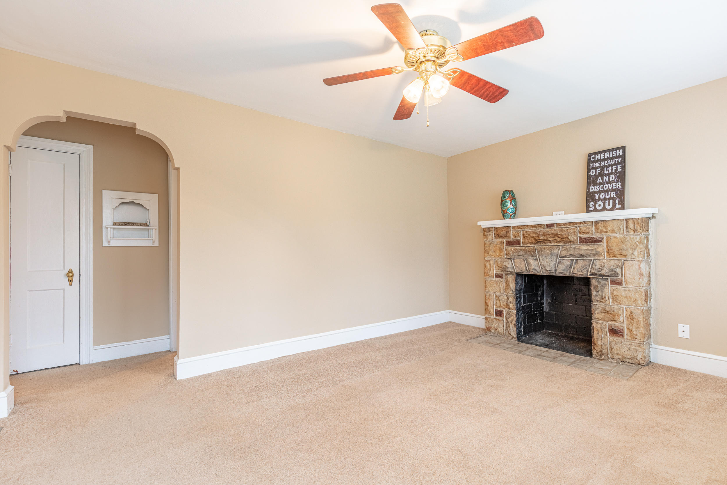 4601 Hazelridge Road Northwest Roanoke, VA 24012 - Photo 4 of 42 Living Room Fireplace