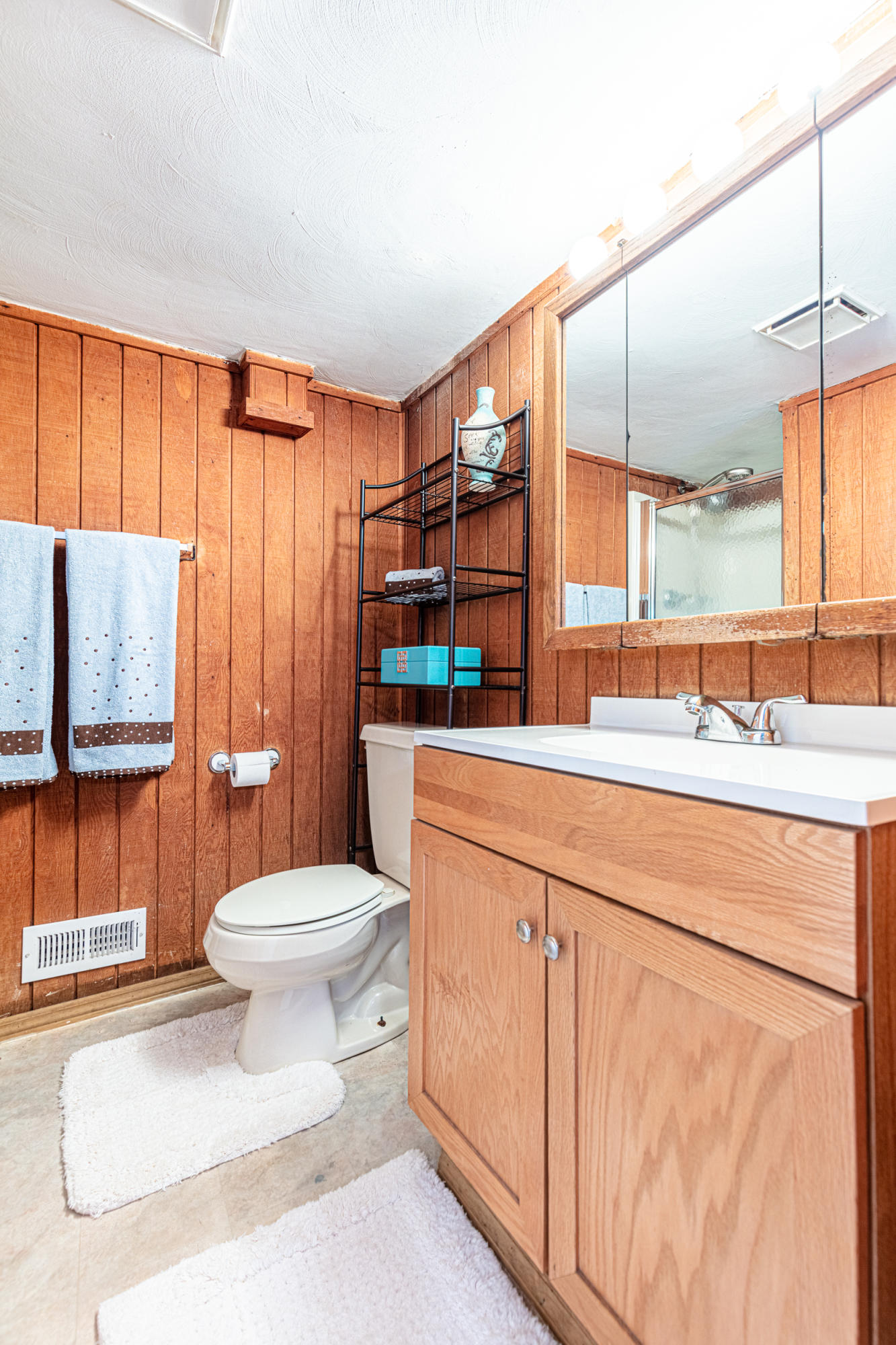 4601 Hazelridge Road Northwest Roanoke, VA 24012 - Photo 32 of 42 Bath off Family Room