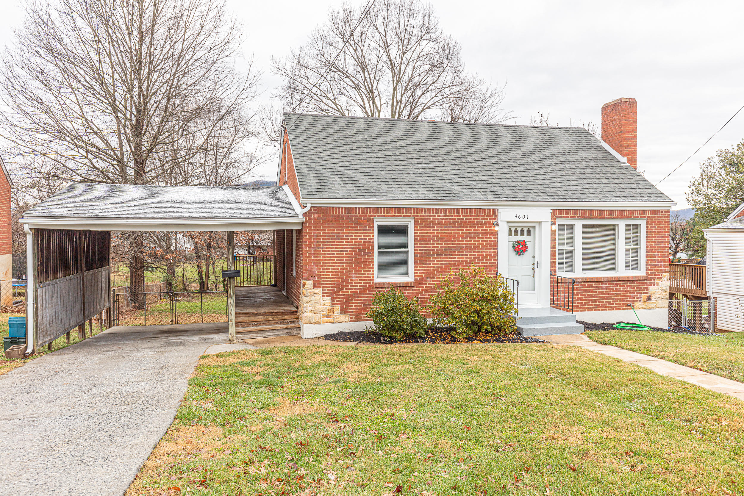 4601 Hazelridge Road Northwest Roanoke, VA 24012 - Photo 41 of 42 30 yr Architectural roof