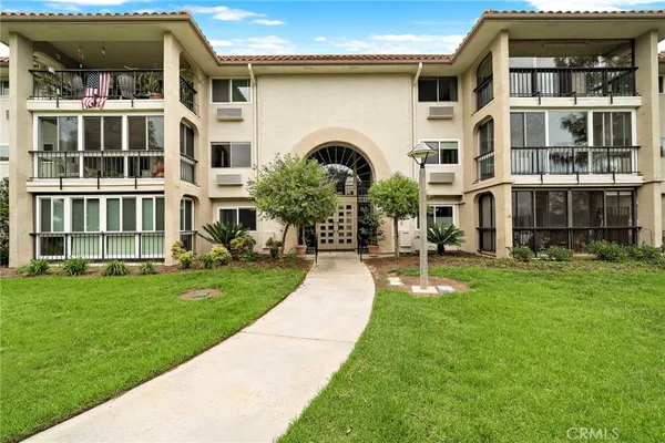 $680,000 | 3244 San Amadeo, Unit 2A, Laguna Woods, CA 92637