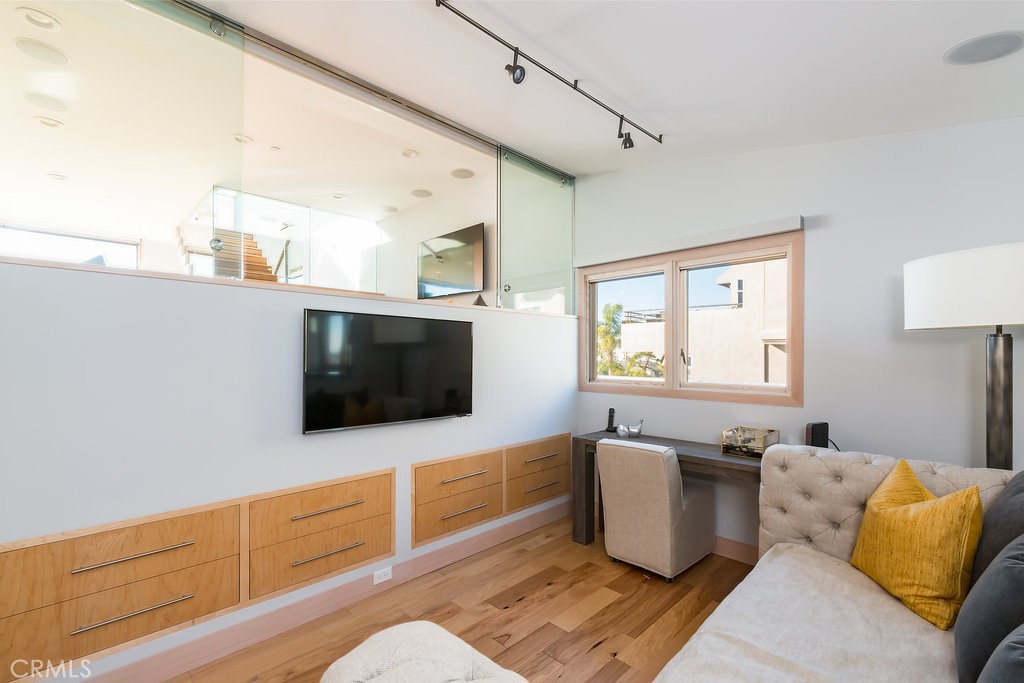 814 Monterey Boulevard Hermosa Beach, CA 90254 - Photo 18 of 28 a living room with furniture and a flat screen tv