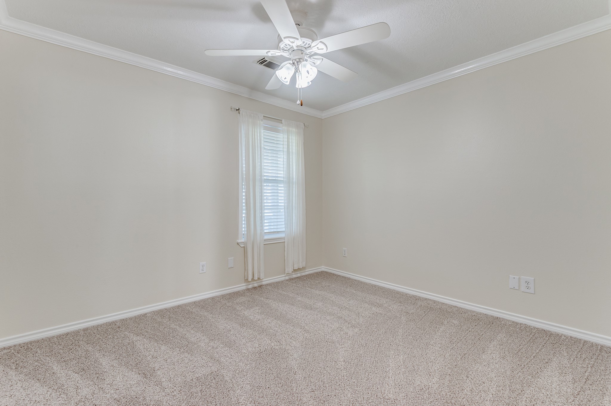 341 Sam Houston Loop Point Blank, TX 77364 - Photo 22 of 36 an empty room with windows and ceiling fan