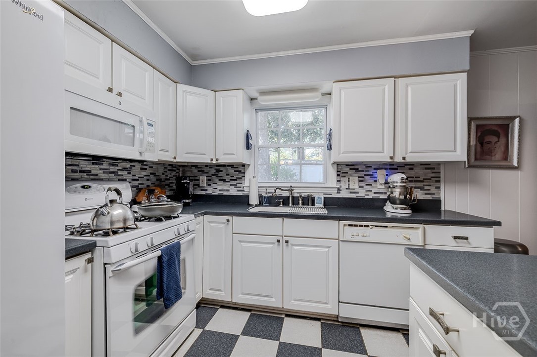 12606 Sunnybrook Road Savannah, GA 31419 - Photo 14 of 39 Just make yourself at home, in this well appointed kitchen