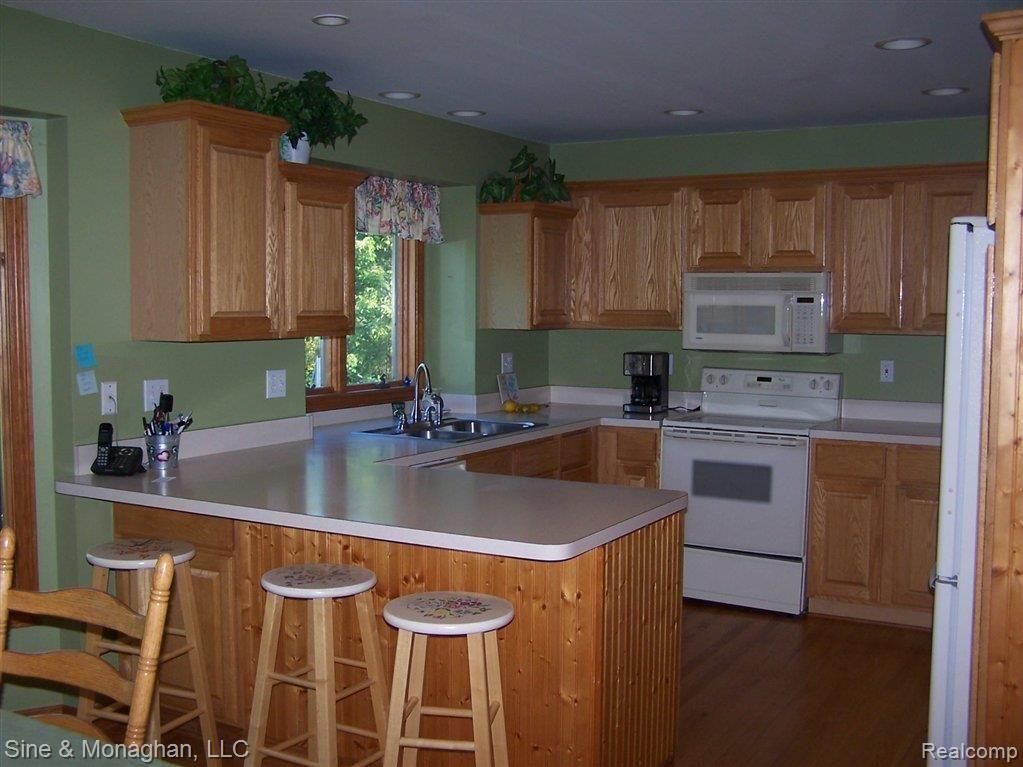 4811 Palms Road Casco, MI 48064 - Photo 12 of 23 100_8202 - Copy.JPG