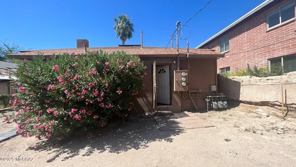 $750 | 810 East 9th Street, Unit 3, Tucson, AZ 85719