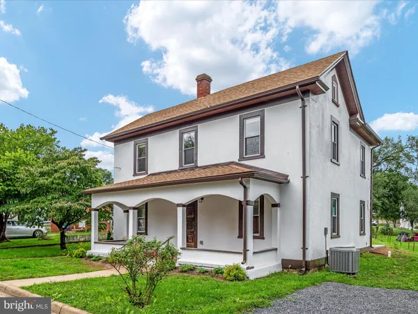 $2,200 | 323 Osage Street, Front Royal, VA 22630