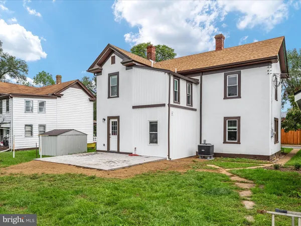 $2,200 | 323 Osage Street, Front Royal, VA 22630