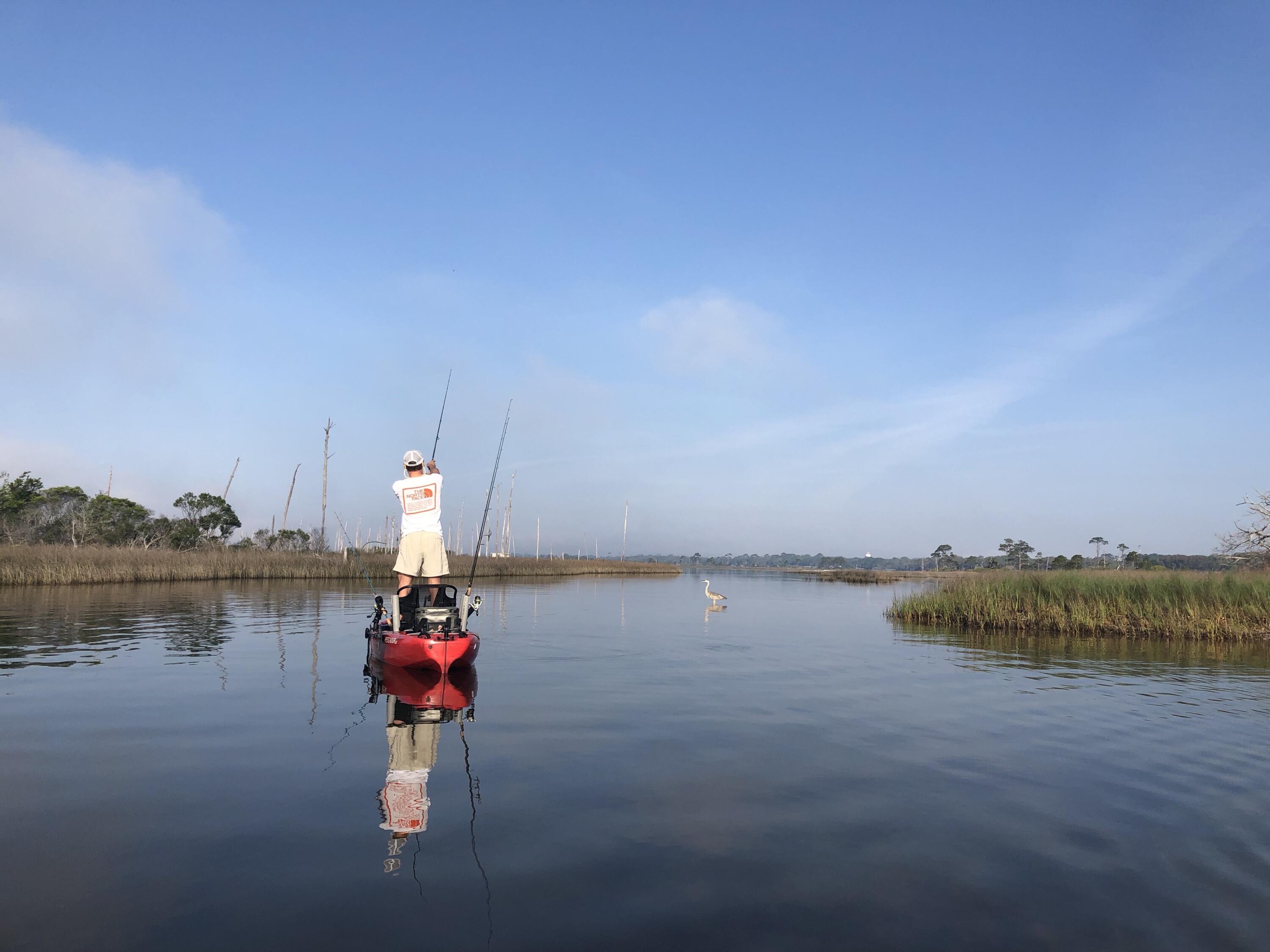 496 Soundview Court Mary Esther, FL 32569 - Photo 34 of 40 a small yard with a table and chairs