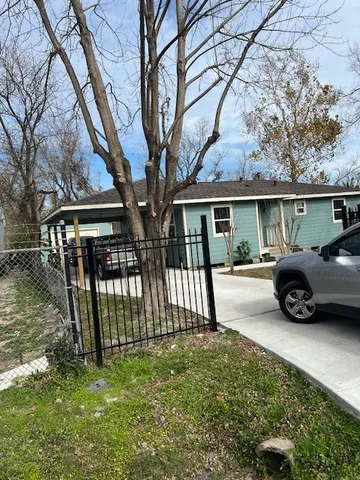 a view of a car park in front of house