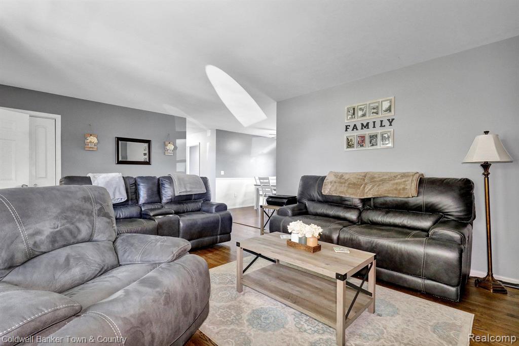 13295 South New Lothrop Road Byron, MI 48418 - Photo 5 of 25