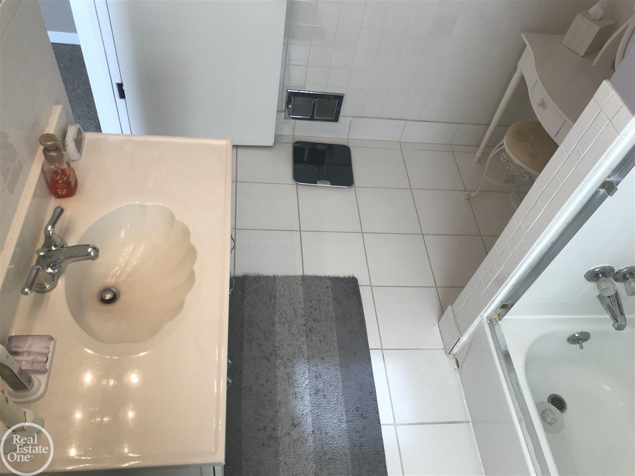 1962 Littlestone Road Grosse Pointe Woods, MI 48236 - Photo 13 of 25