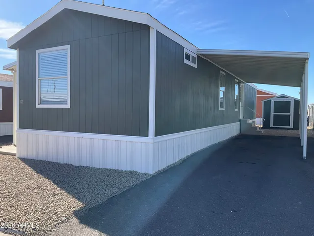 a view of an outdoor space