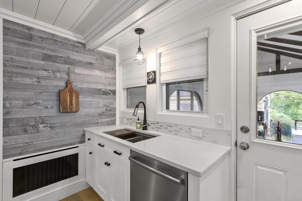 352 York Street Canton, MA 02021 - Photo 11 of 40 Gallery Image 11