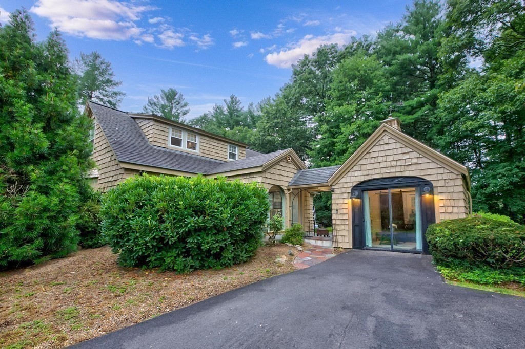 352 York Street Canton, MA 02021 - Photo 6 of 40 Gallery Image 6