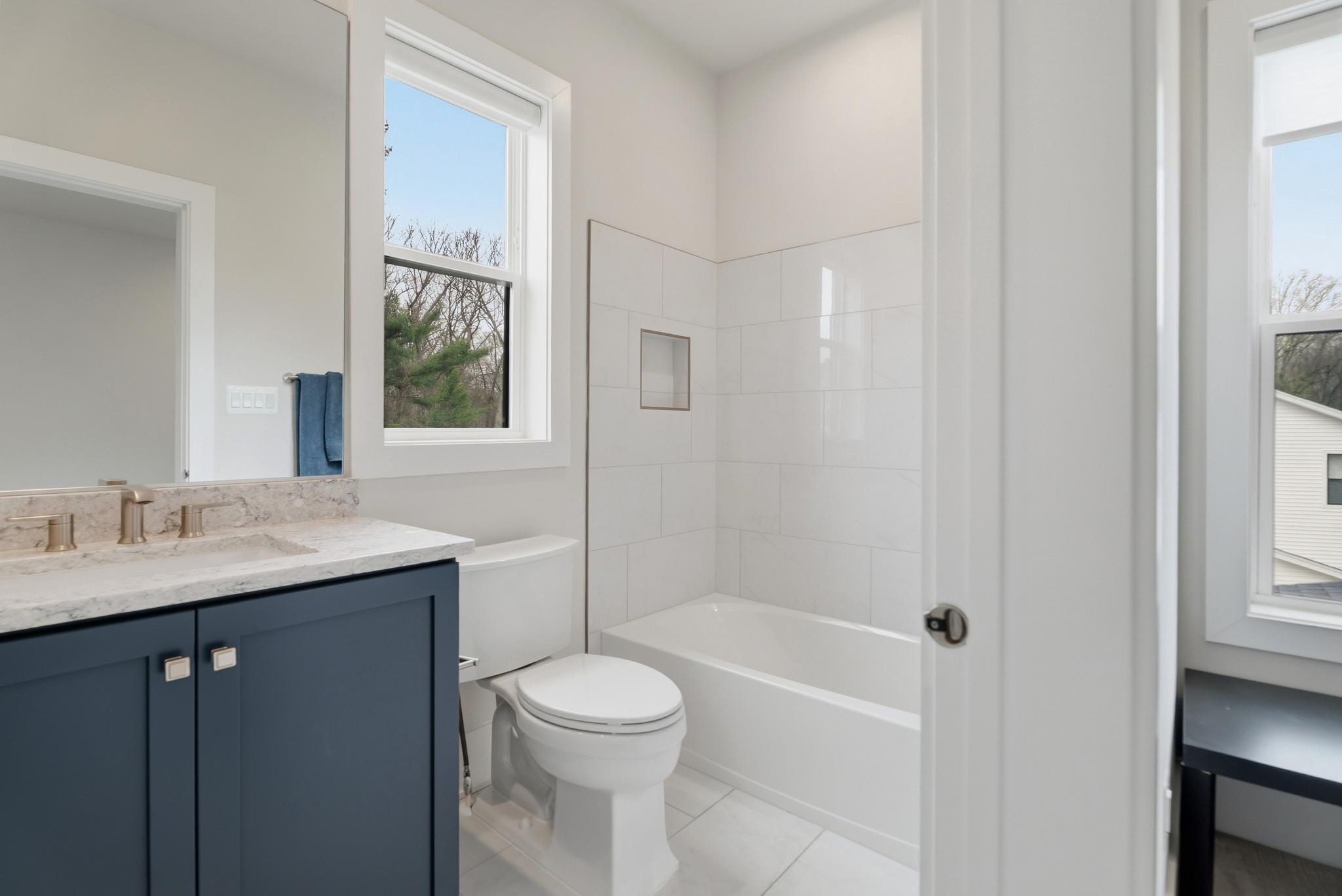 12444 Potomac Hunt Road North Potomac, MD 20878 - Photo 27 of 47 Upstairs bedroom #1 bathroom