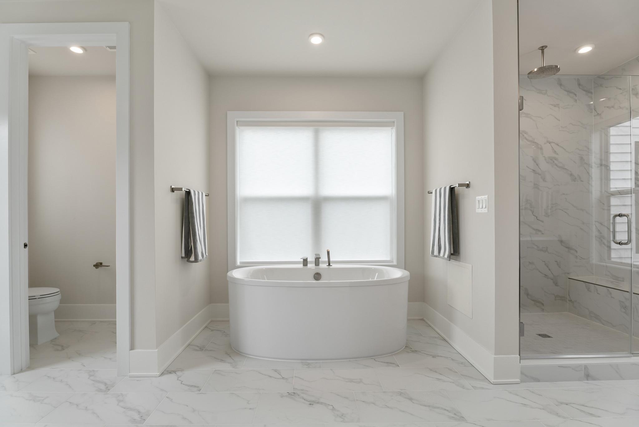 12444 Potomac Hunt Road North Potomac, MD 20878 - Photo 35 of 47 Master bedroom bathroom