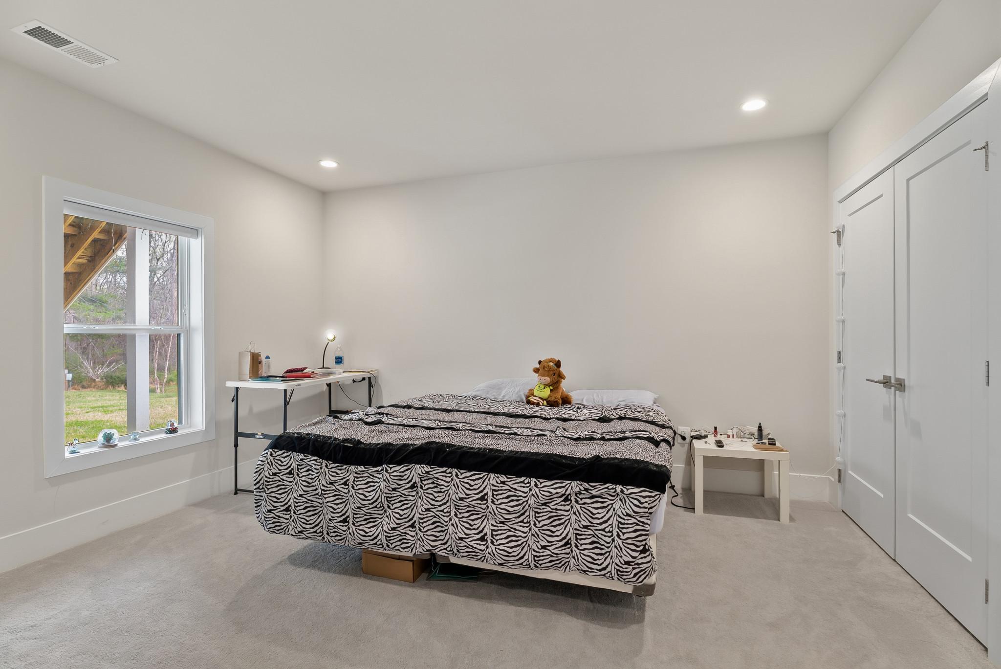 12444 Potomac Hunt Road North Potomac, MD 20878 - Photo 38 of 47 Basement bedroom