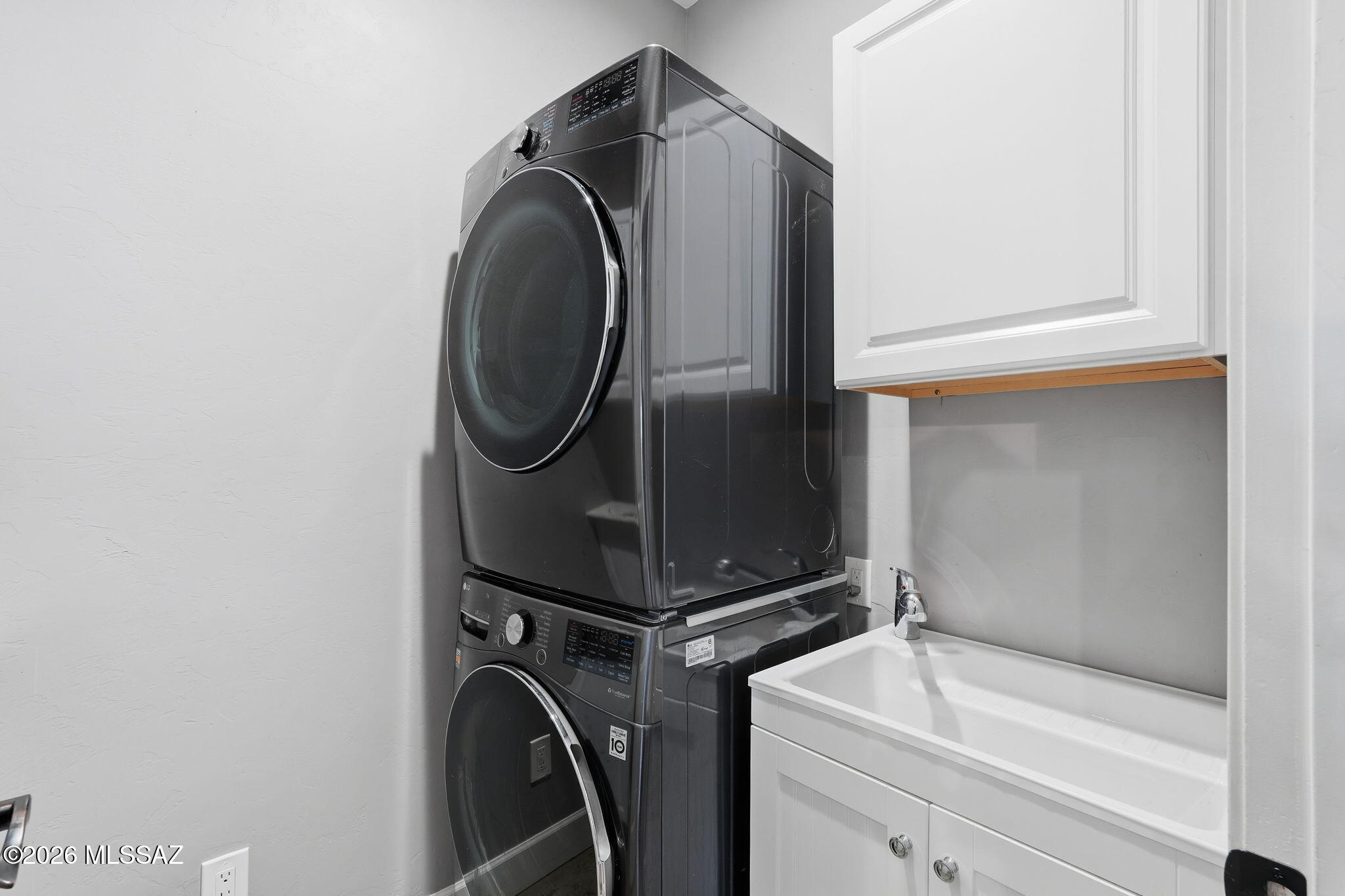 10366 South Summit Creek Road Tucson, AZ 85756 - Photo 32 of 44 laundry rm
