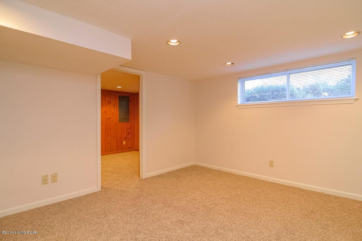 4218 Dolphin Road Louisville, KY 40220 - Photo 33 of 49 0030
