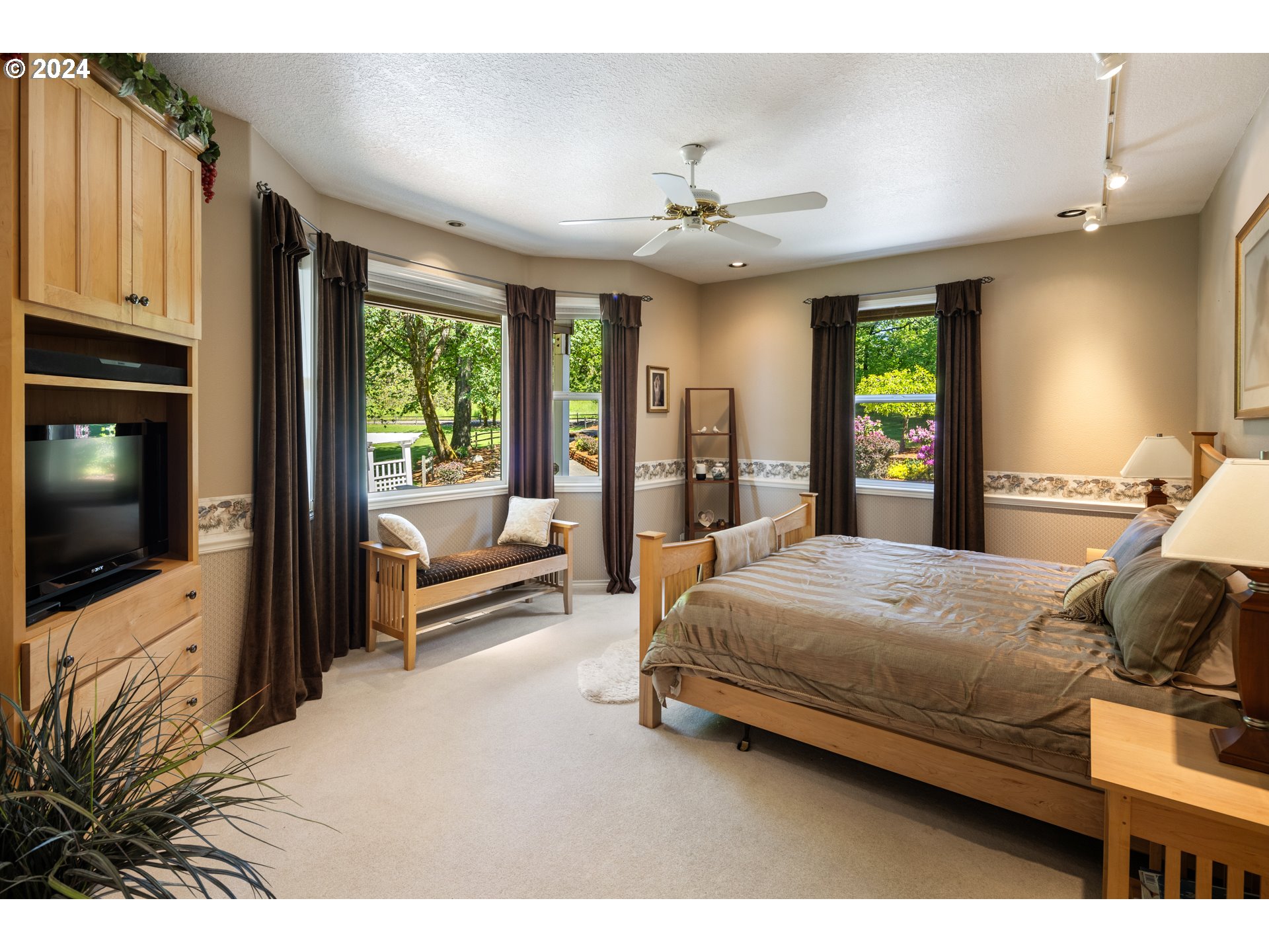 19100 Southwest Finnigan Hill Road Newberg, OR 97132 - Photo 15 of 48 a bedroom with a large bed and a flat tv screen