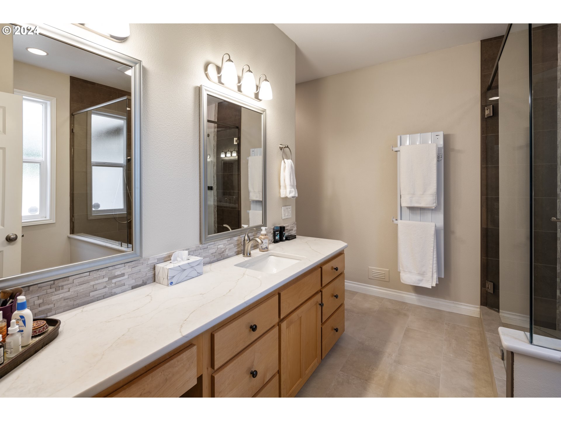 19100 Southwest Finnigan Hill Road Newberg, OR 97132 - Photo 17 of 48 a bathroom with a sink double vanity and a mirror