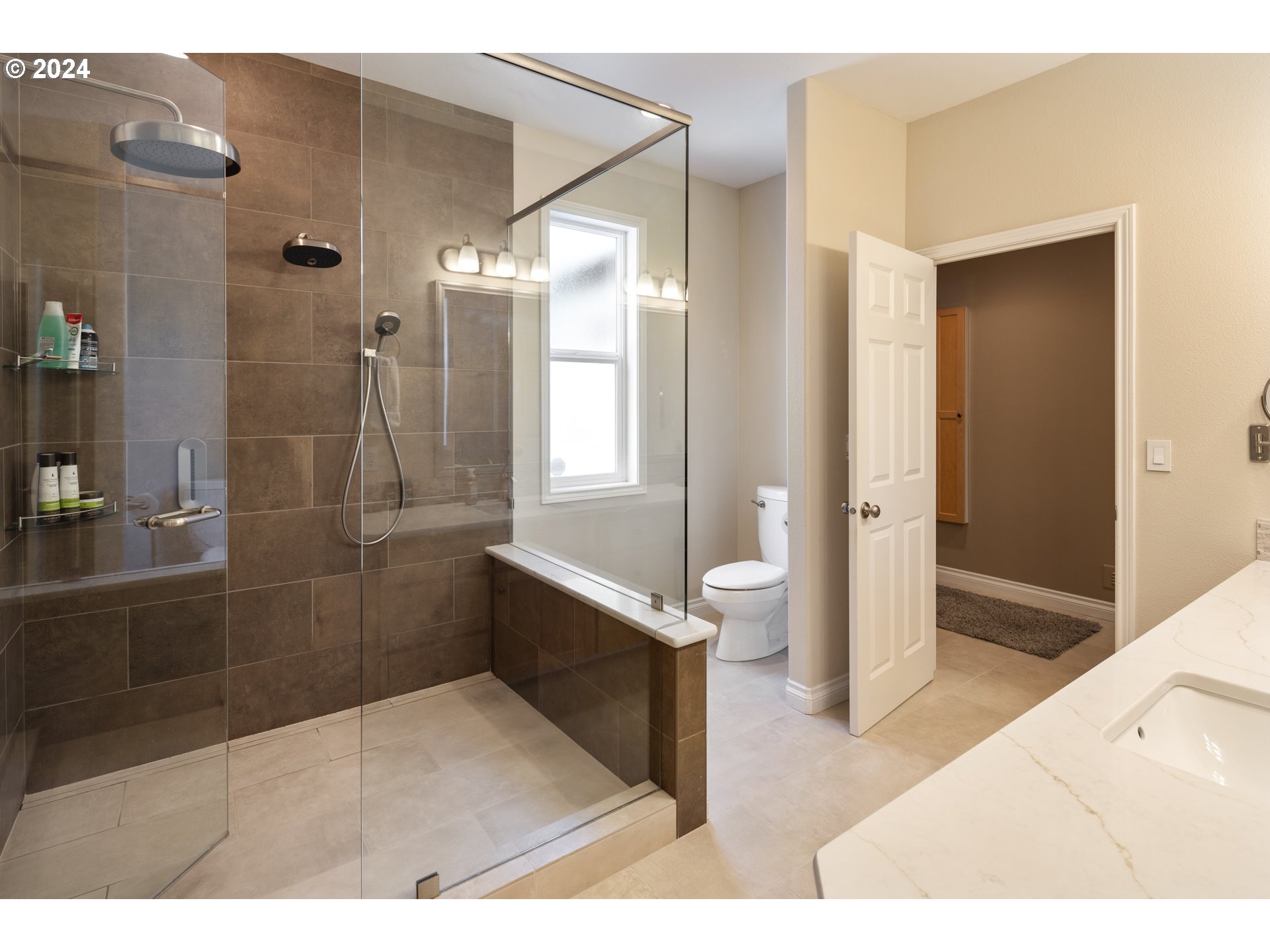 19100 Southwest Finnigan Hill Road Newberg, OR 97132 - Photo 18 of 48 a bathroom with a shower and a sink