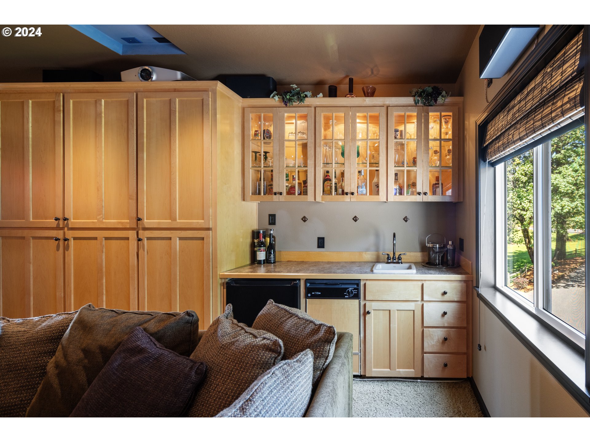 19100 Southwest Finnigan Hill Road Newberg, OR 97132 - Photo 22 of 48 a kitchen with a window a sink and cabinets