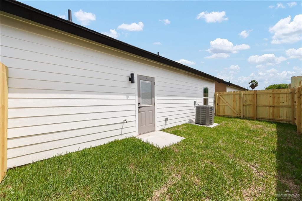 518 East E Loop, Unit 10 Harlingen, TX 78550 - Photo 14 of 14 a view of a backyard