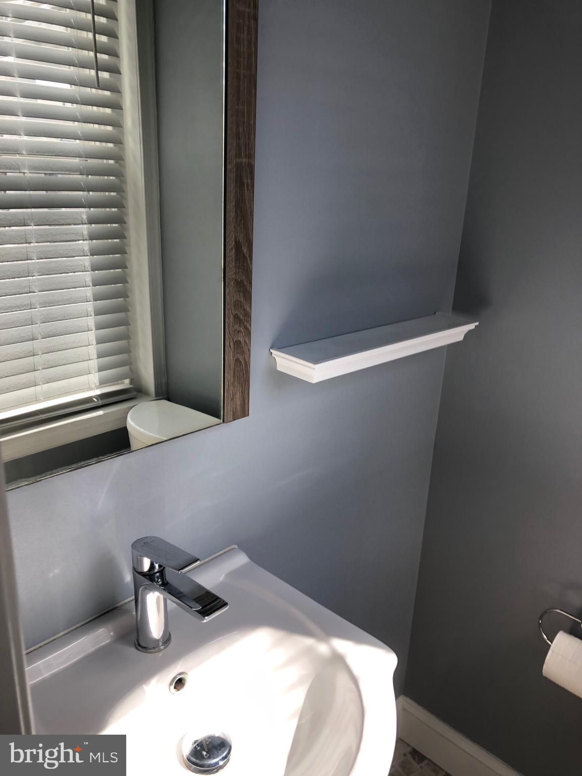 4850 Smick Street Philadelphia, PA 19127 - Photo 9 of 37 Main floor Powder room