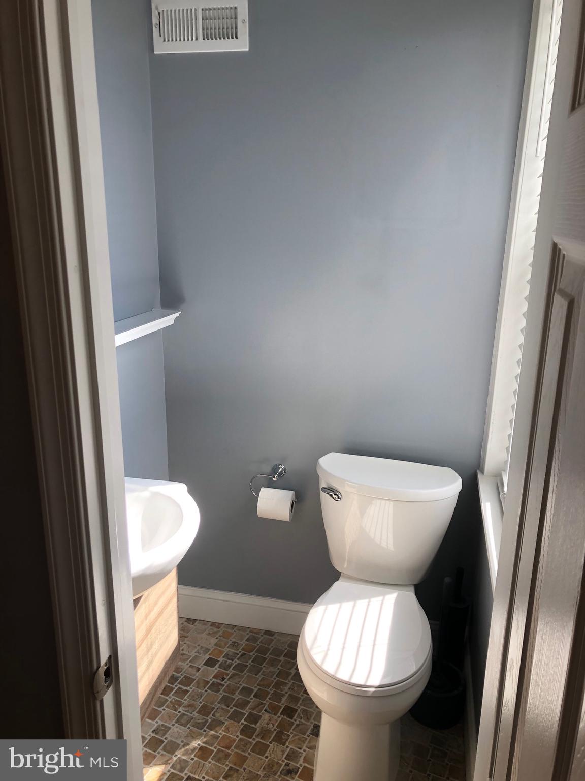 4850 Smick Street Philadelphia, PA 19127 - Photo 10 of 37 Main floor Powder room